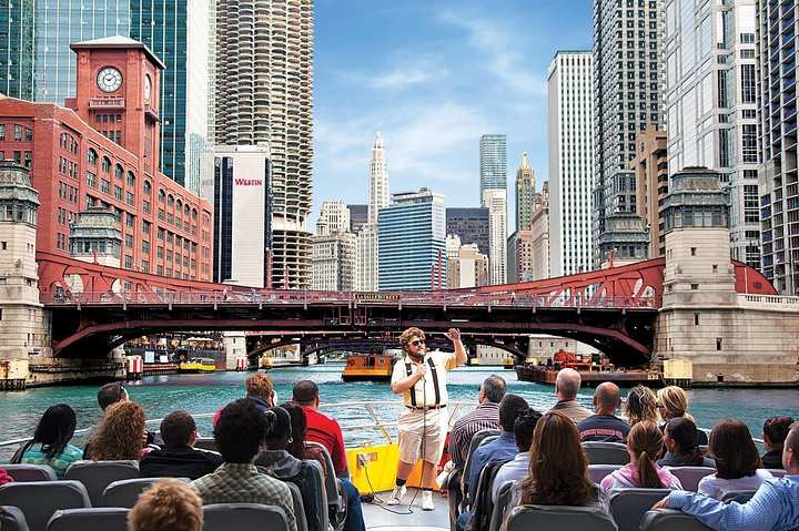 Discover Chicago's stunning skyline and architectural gems while enjoying a fun-filled speedboat ride on the lake perfect for family adventures and unique sightseeing experiences.